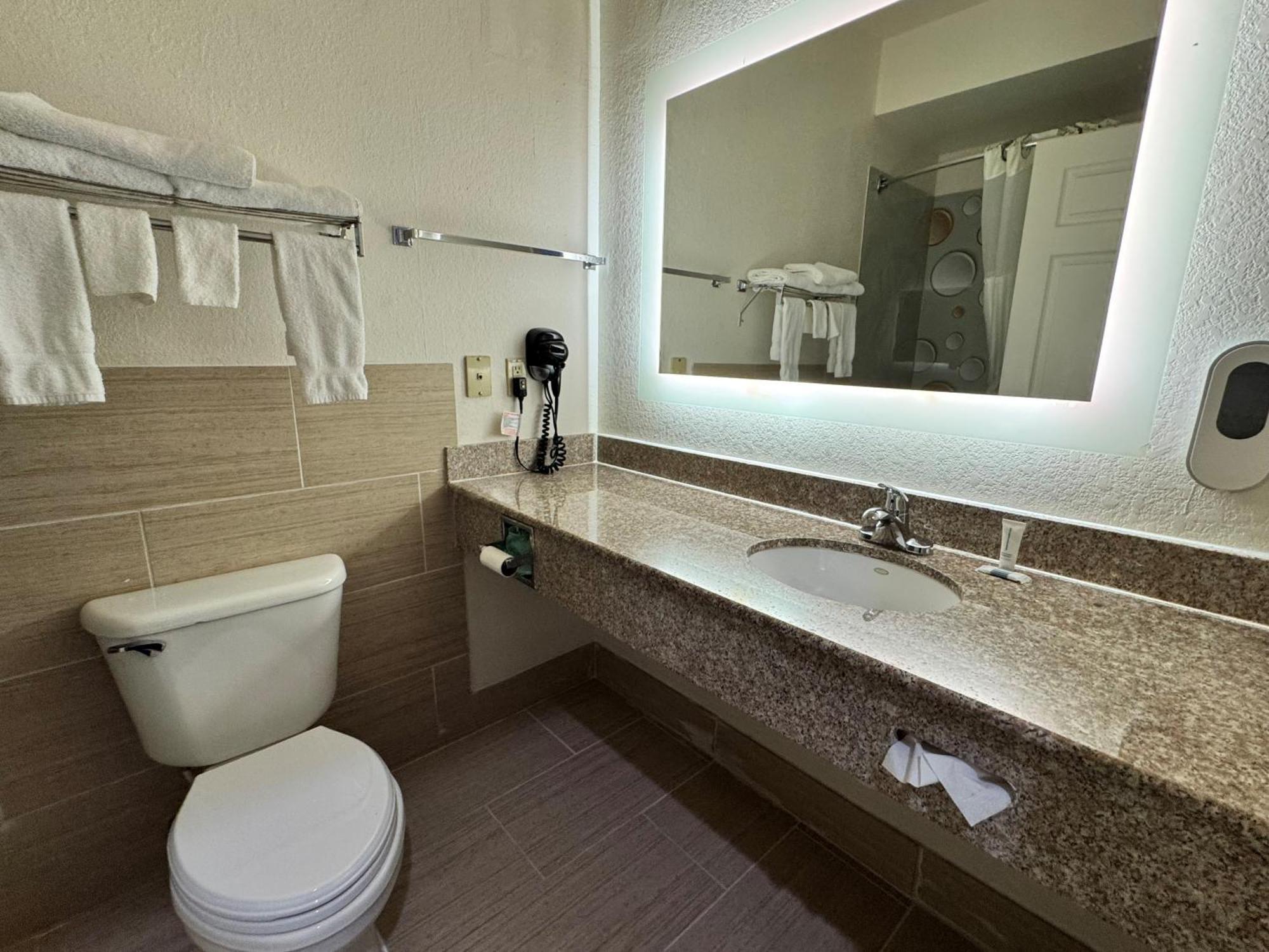 Baymont By Wyndham Texas City Exterior foto