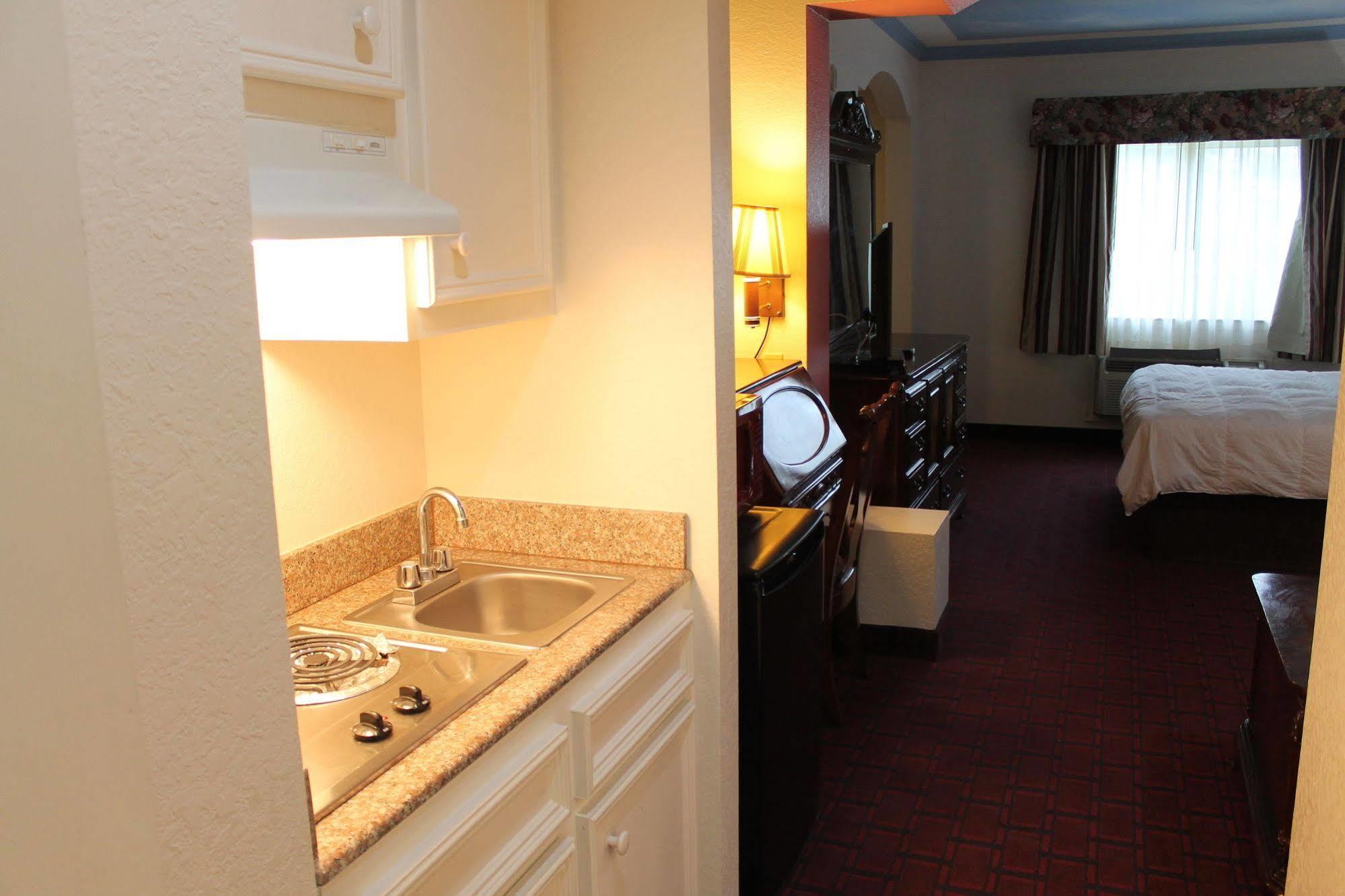 Baymont By Wyndham Texas City Exterior foto